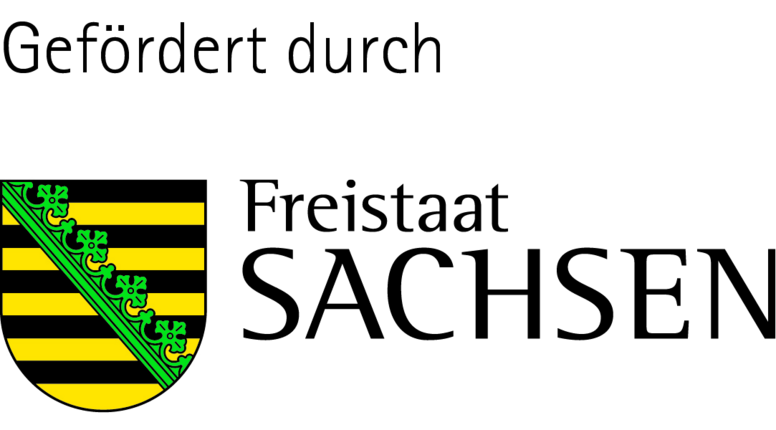 Das Logo des Freistaats Sachsen mit dem vorangestellten Zusatz "gefördert durch"